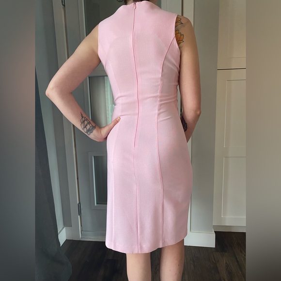 Vintage Barbie-style pink dress with button details - Picture 3 of 9